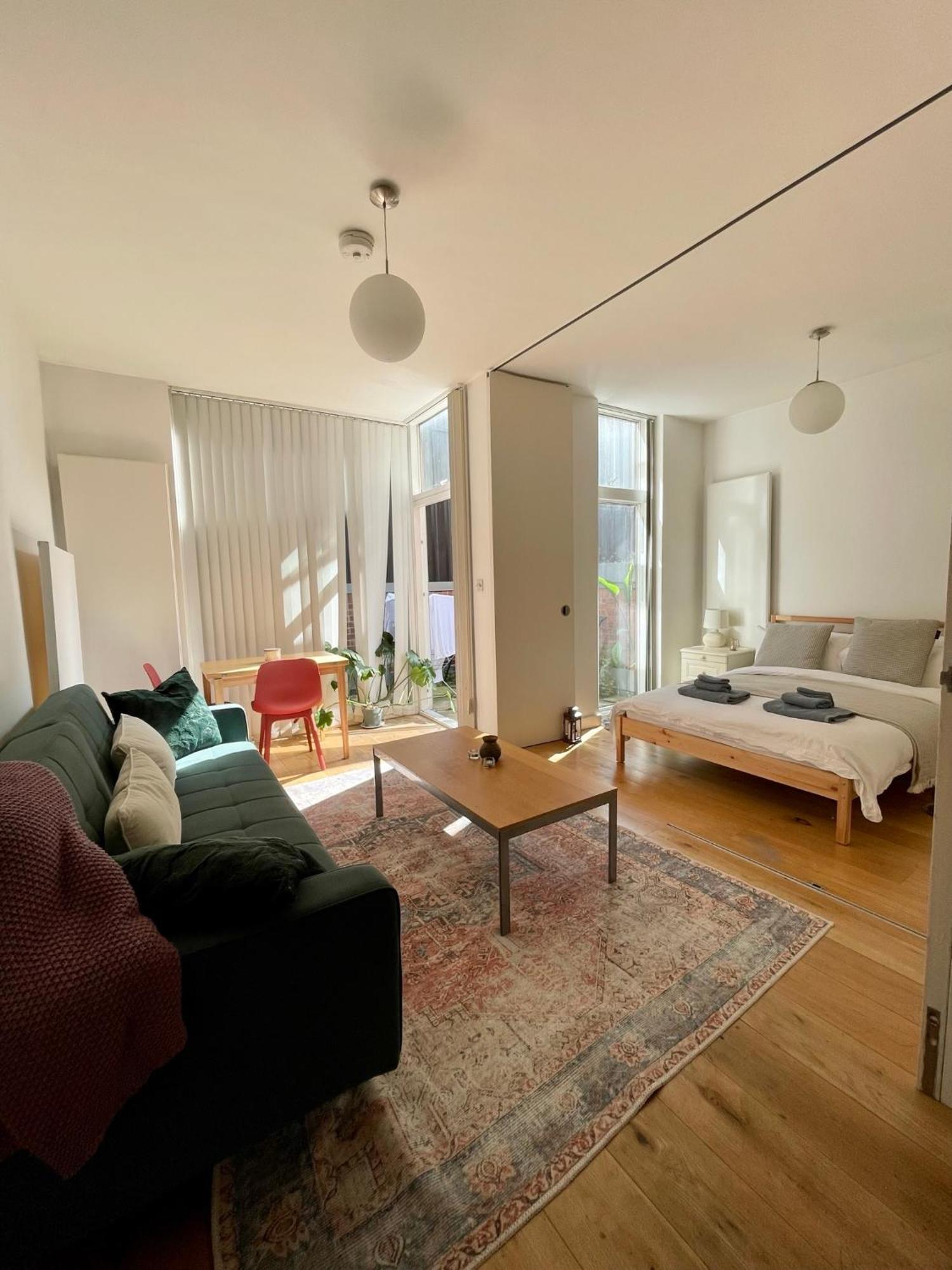 Апартаменты Spitalfields Market Garden Flat Лондон